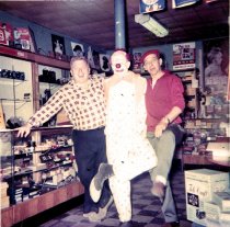 115 South Loudoun with clowns